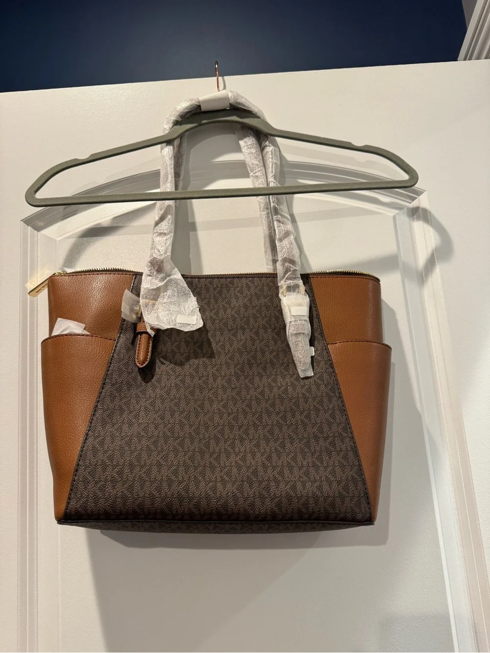 MICHAEL Michael Kors signature logo